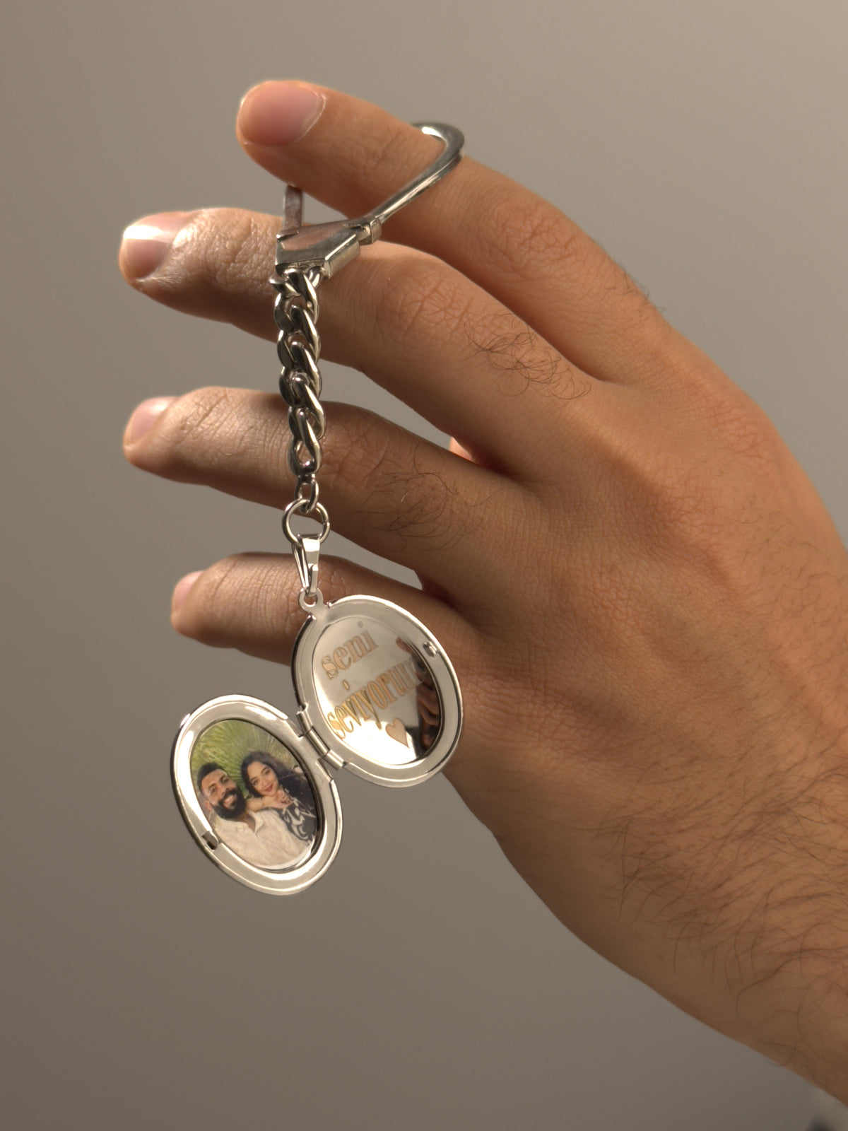 ميدالية لوكيت بيضاوي