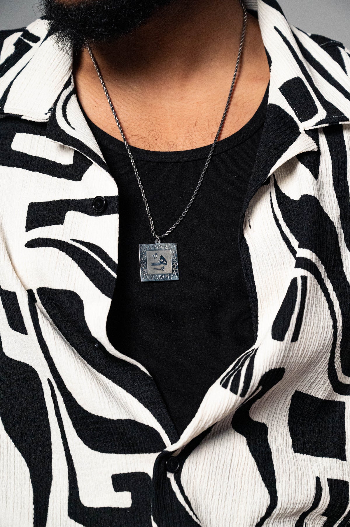 Letter Detail Square Charm Necklace سلسلة حرف عربي مربع