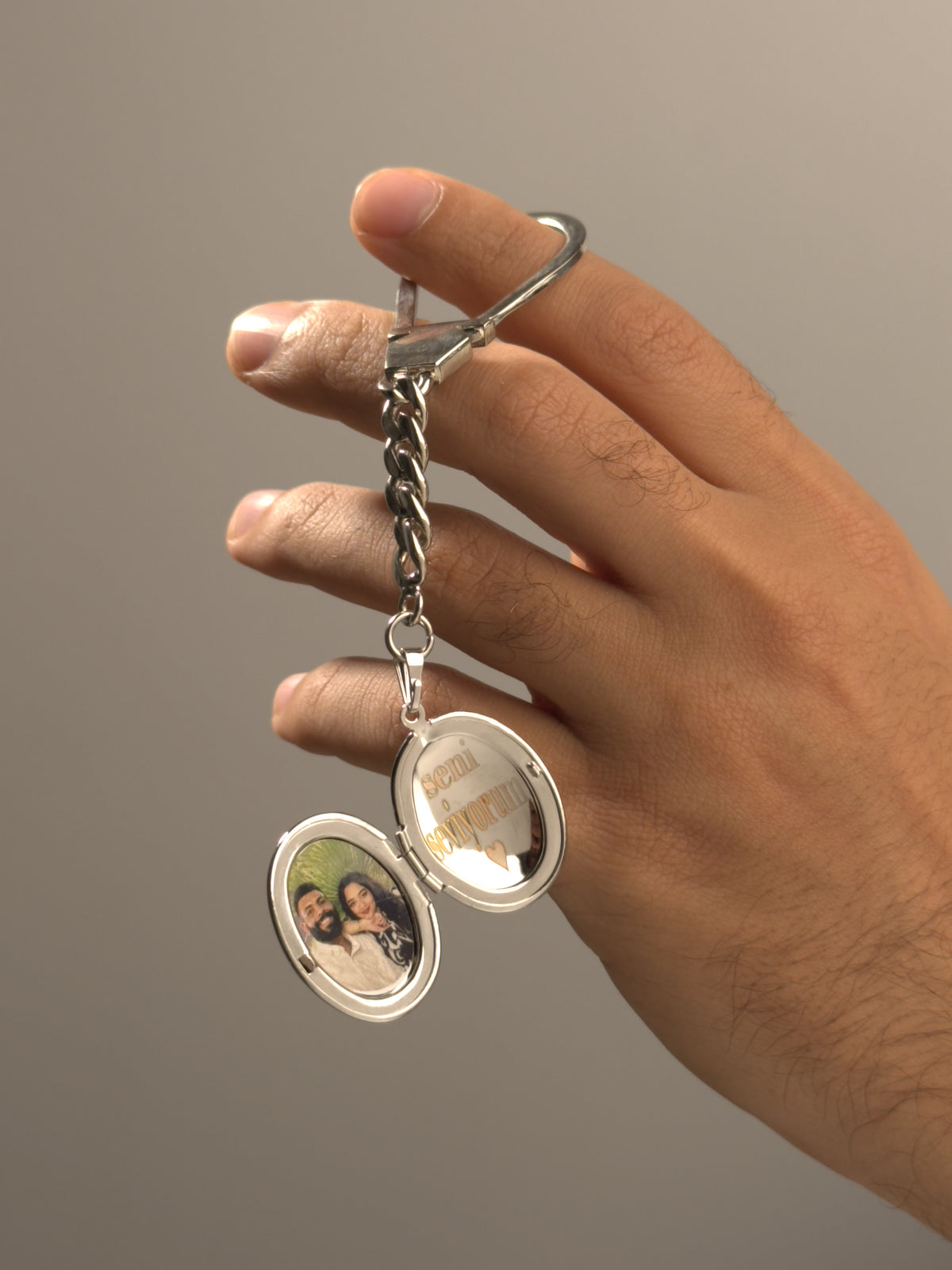 ميدالية لوكيت بيضاوي