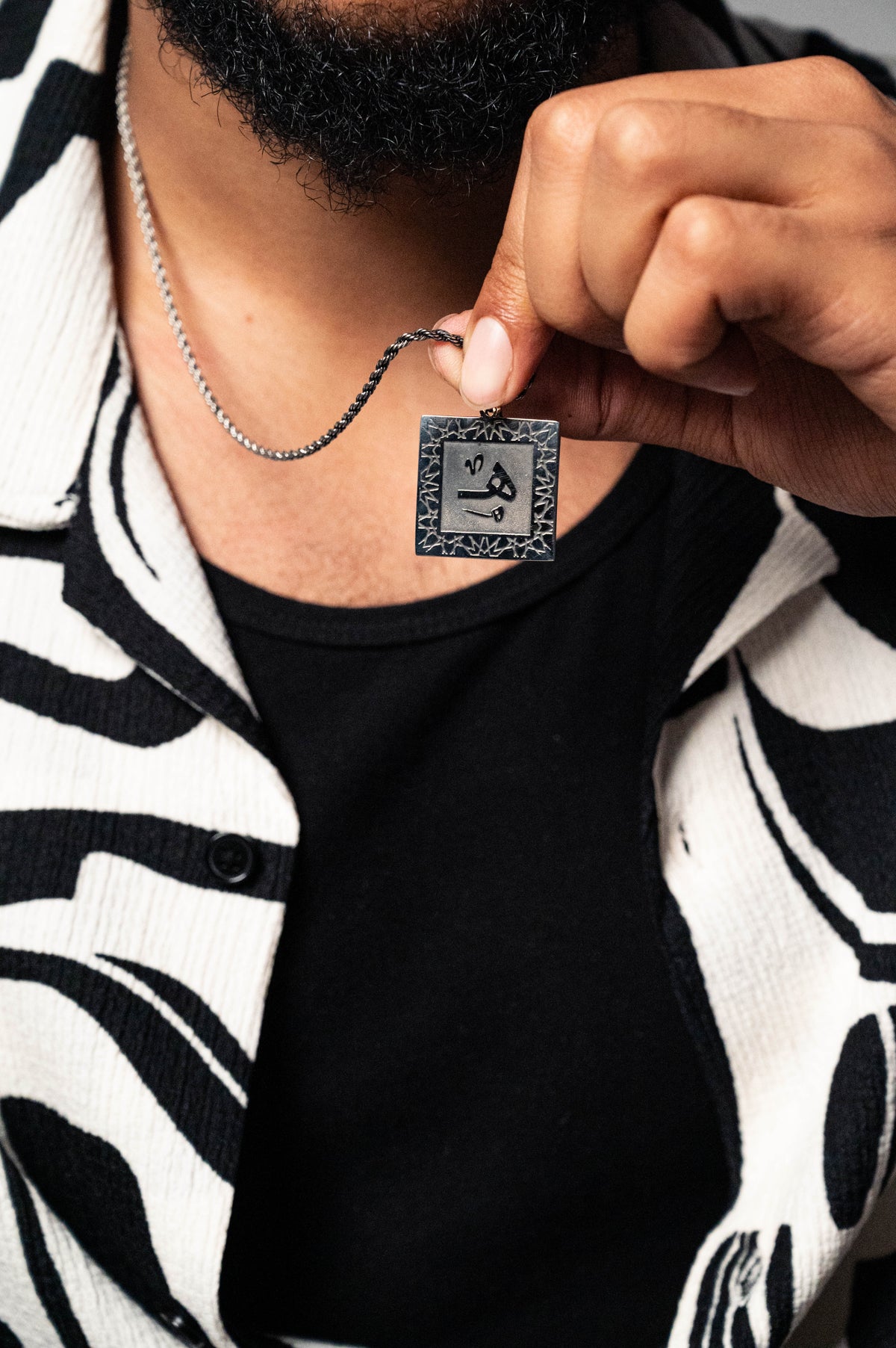 Letter Detail Square Charm Necklace سلسلة حرف عربي مربع
